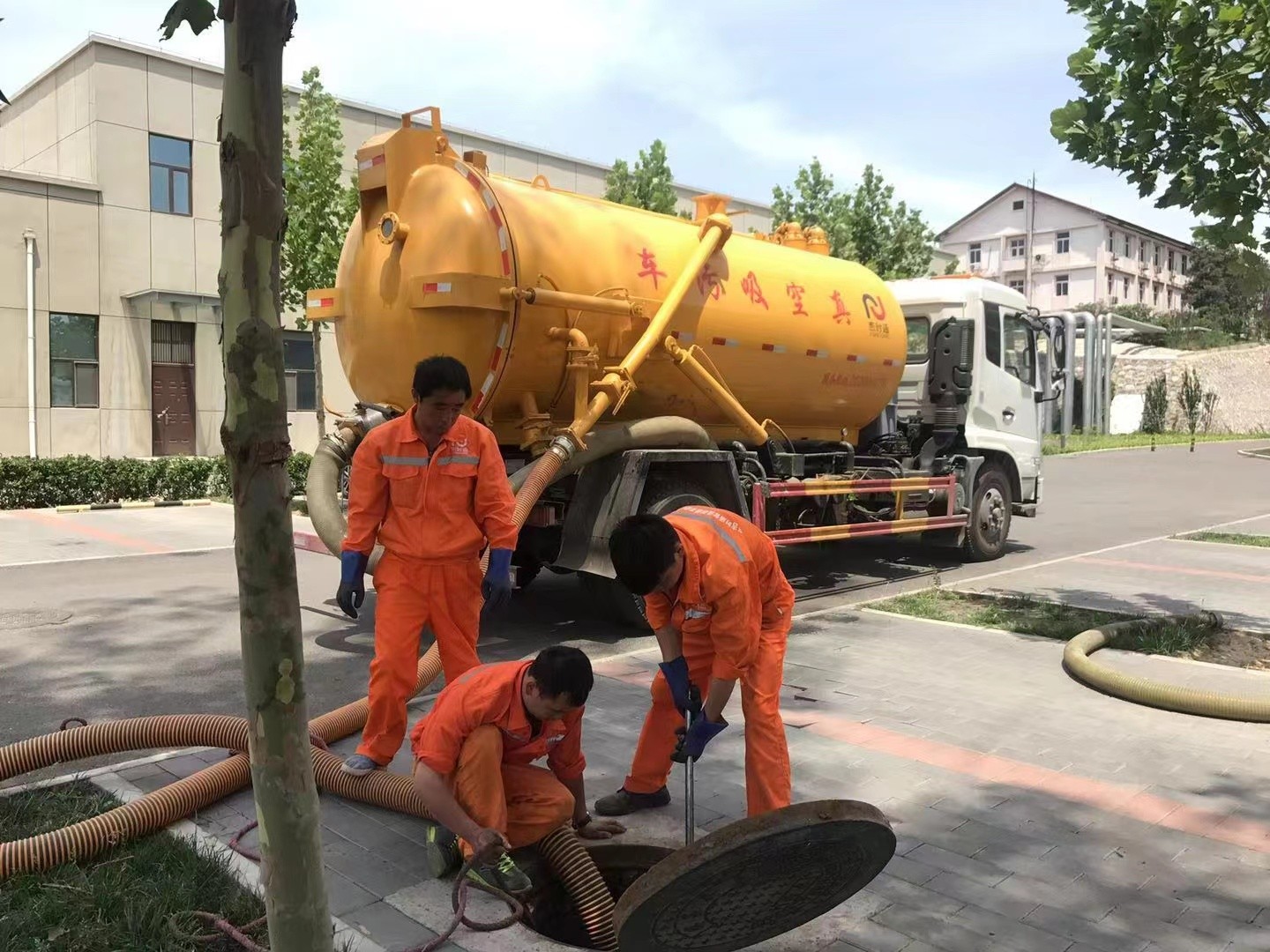 芝罘化粪池清理与5-8吨吸粪车施工效率分析